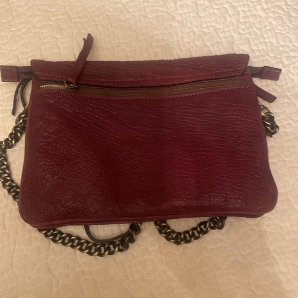 MAXON COLLECTION BURGUNDY PEBBLED LEATHER CROSSBODY WITH DETACHABLE STRAP - Picture 9 of 11